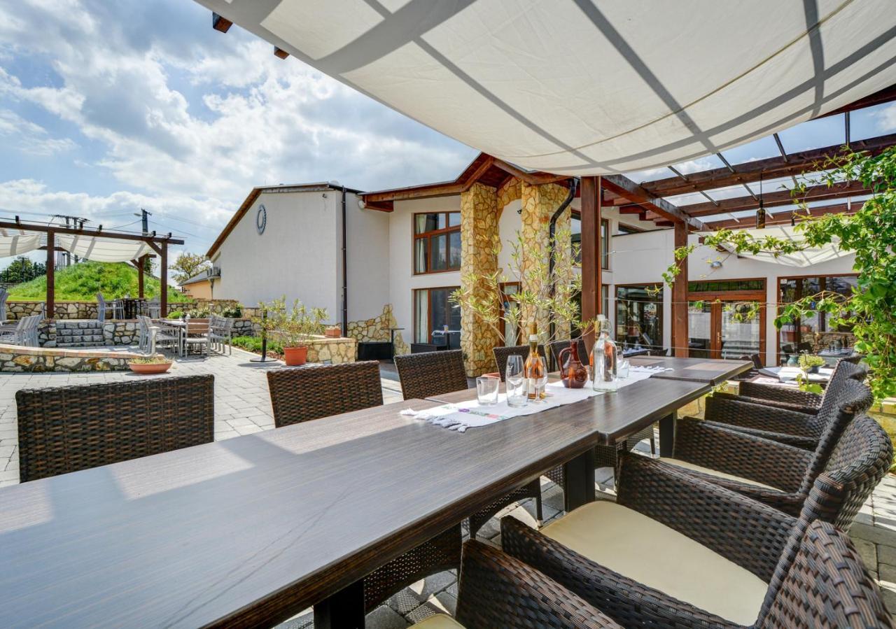 Penzion Tokaj Macik Winery B&B Mala Trna ภายนอก รูปภาพ