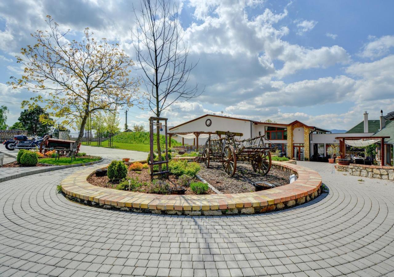Penzion Tokaj Macik Winery B&B Mala Trna ภายนอก รูปภาพ