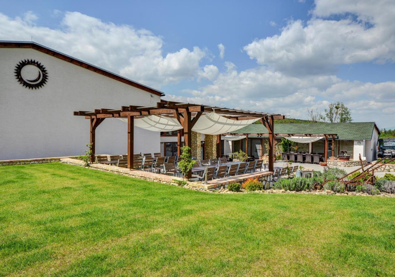 Penzion Tokaj Macik Winery B&B Mala Trna ภายนอก รูปภาพ