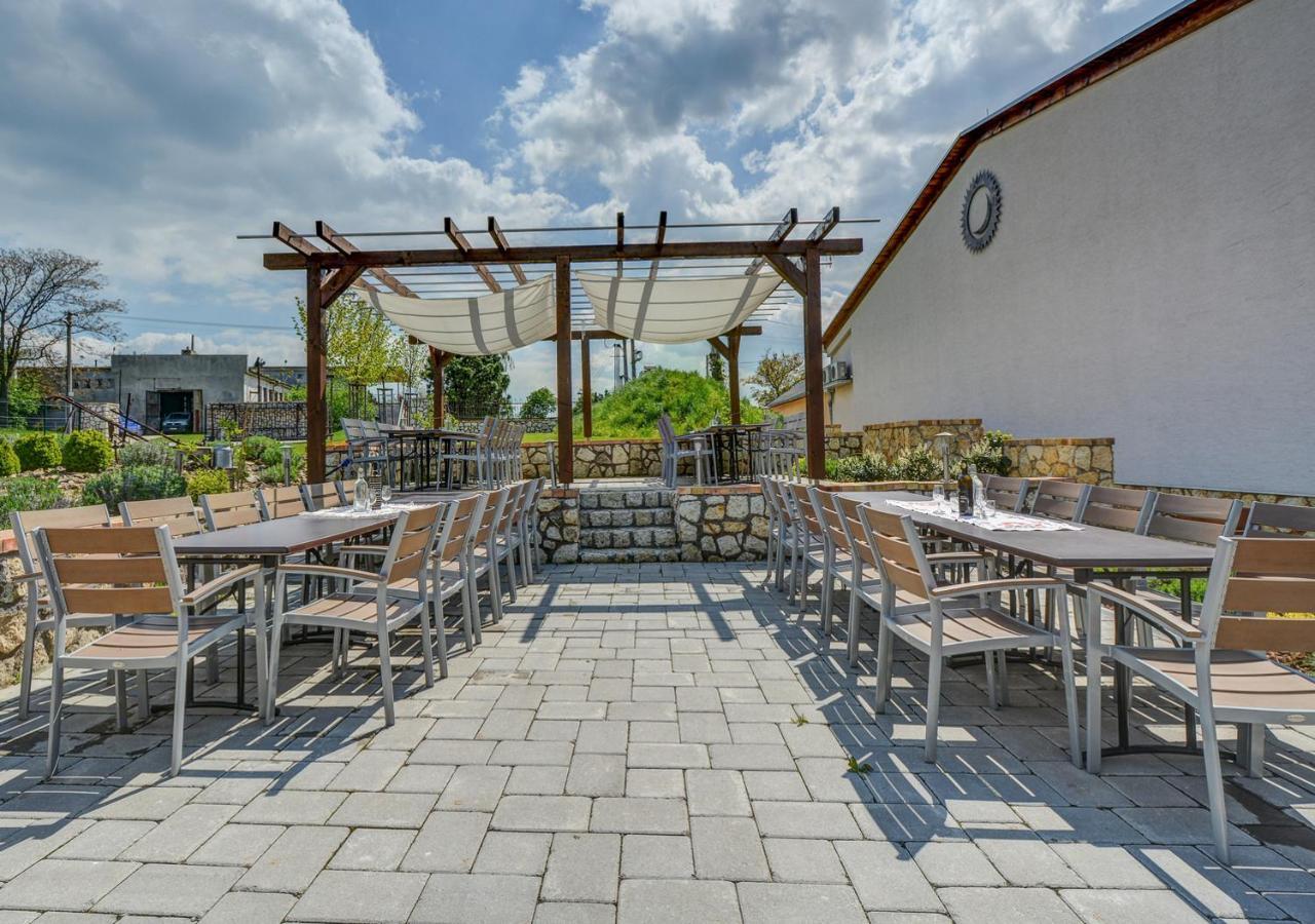Penzion Tokaj Macik Winery B&B Mala Trna ภายนอก รูปภาพ